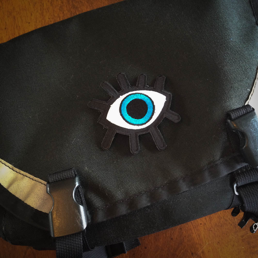 écusson thermocollant oeil bleu